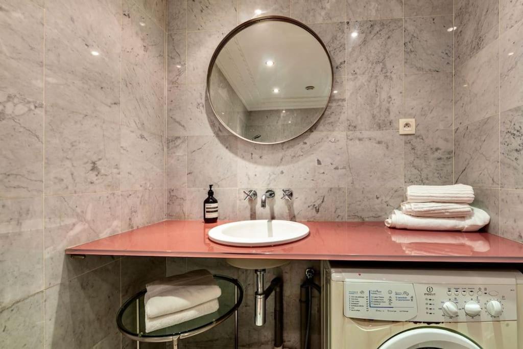 Charmant Appartement Au Coeur De ปารีส ภายนอก รูปภาพ